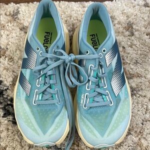 New Balance Blue Athletic Shoes with Breathable Mesh